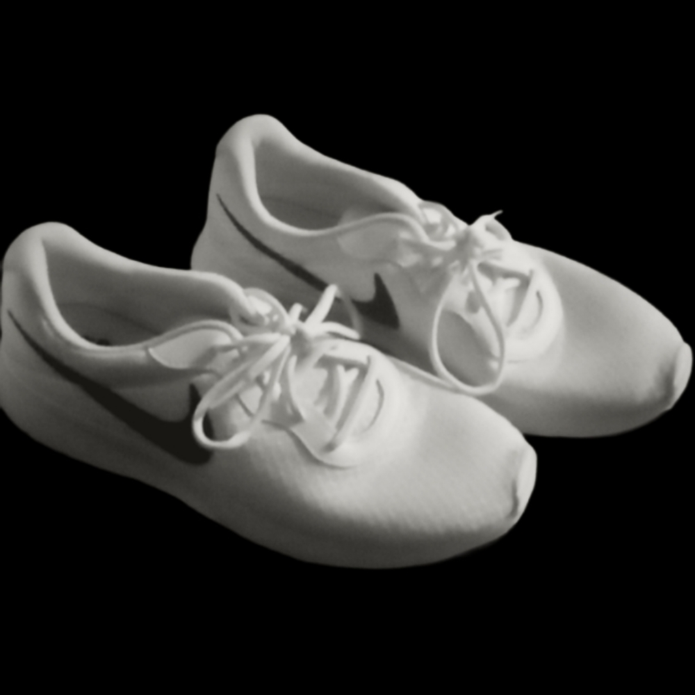 #0119Nike shoes size 8.5 great for school option